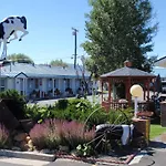 Redwood Motel