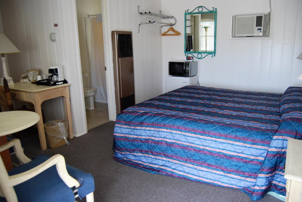 Redwood Motel 2*