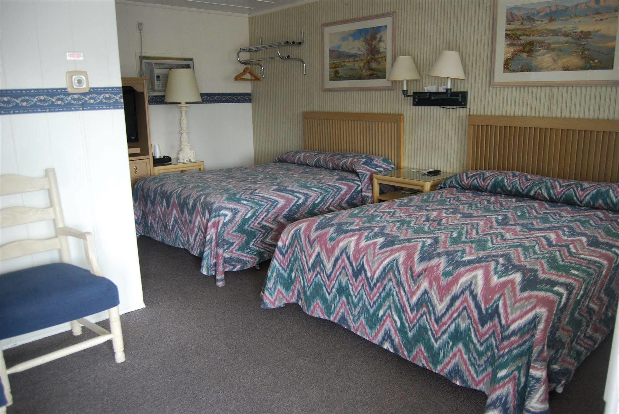 Redwood Motel Bridgeport